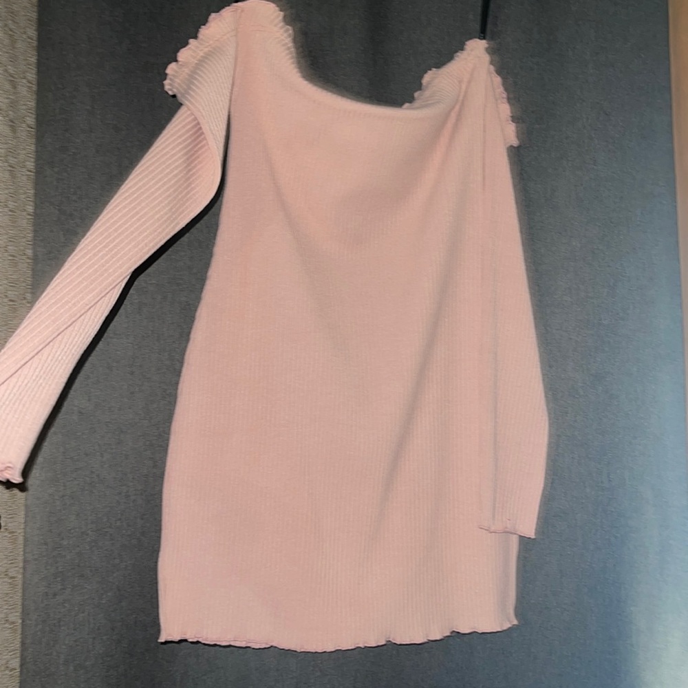 Off-the-shoulder long sleeve pink mini dress